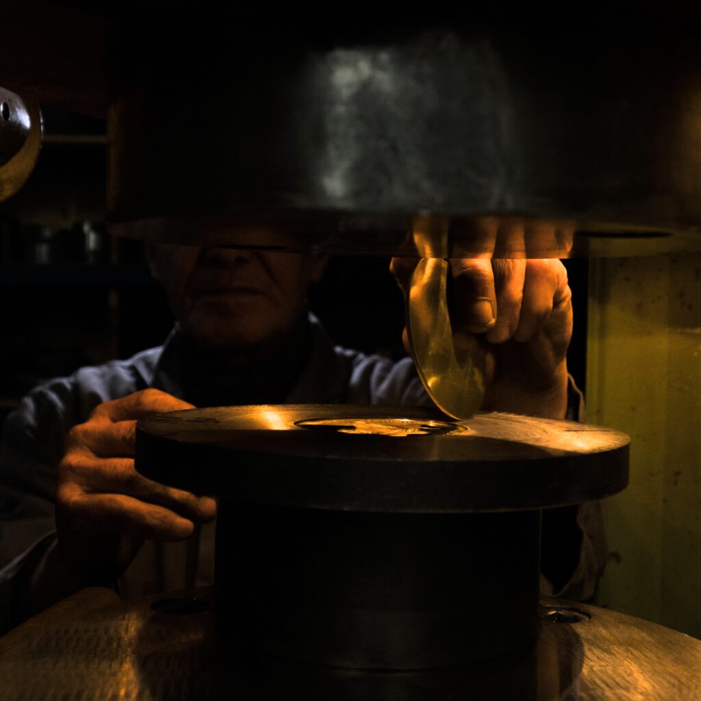 Produse personalizate de înaltă calitate: medalii, insigne și trofee realizate cu măiestrie